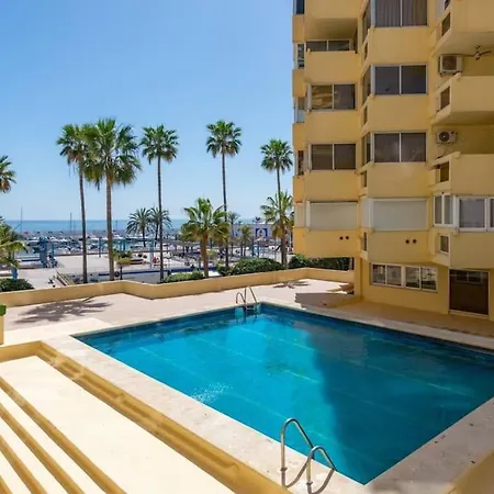 Апартаменти Frontline With Sea Views And Rooftop Pool *