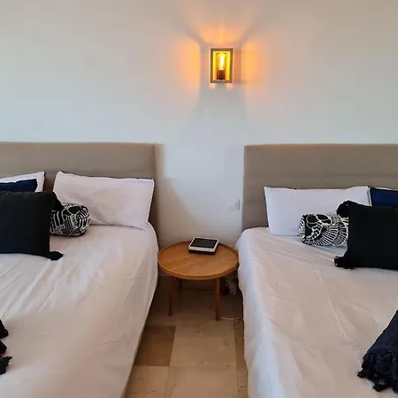 Appartement Frontline With Sea Views And Rooftop Pool