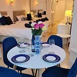 Apartament Frontline With Sea Views And Rooftop Pool *