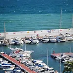 Apartament Frontline With Sea Views And Rooftop Pool